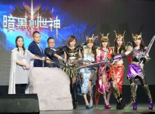 手遊也放閃：街機格鬥風RPG大作「暗黑創世神」正式上市！