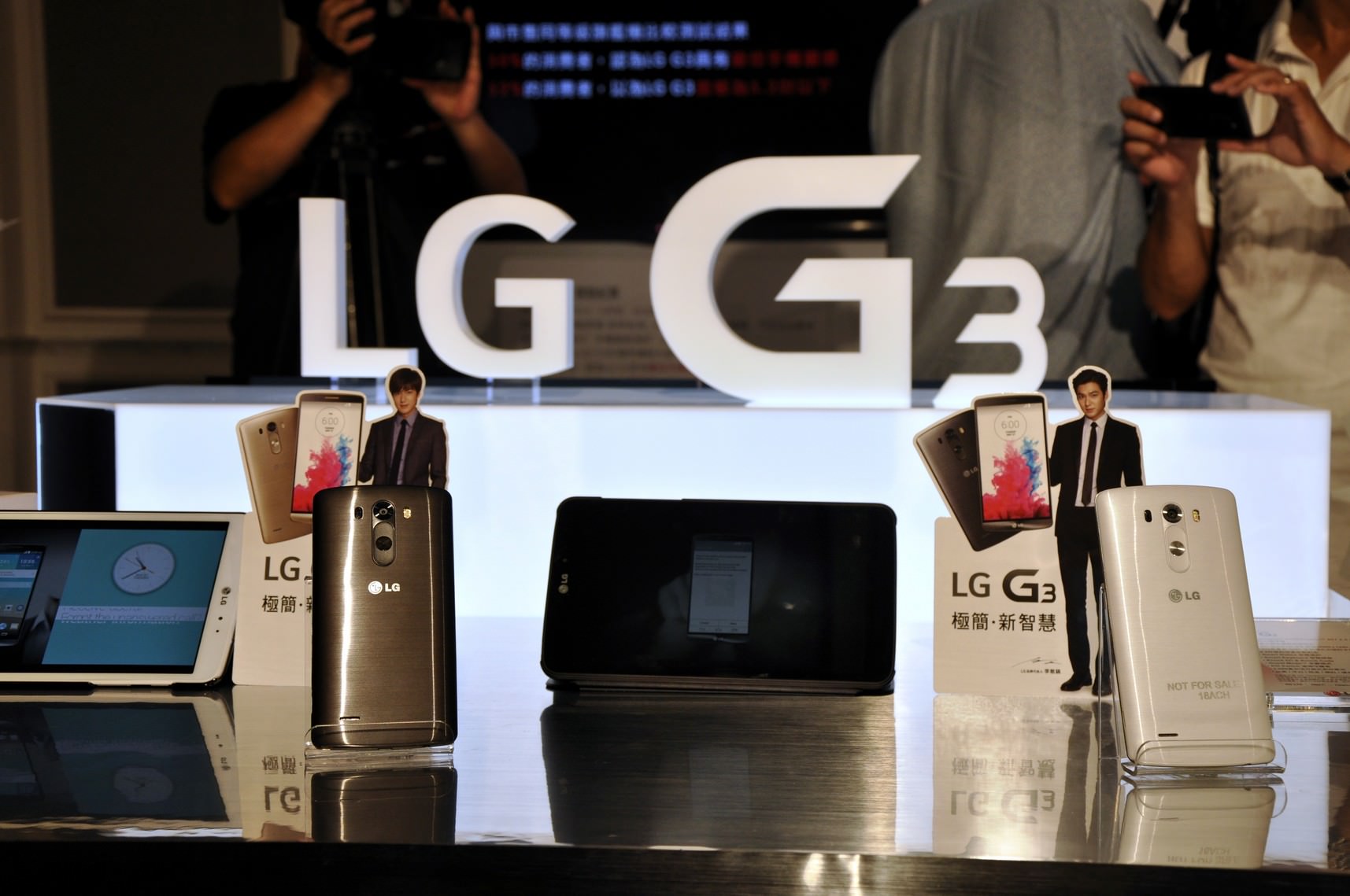LG G3背蓋採類金屬髮絲紋設計